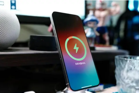 建昌苹果15换屏服务分享用什么充电器给iPhone15充电更好 